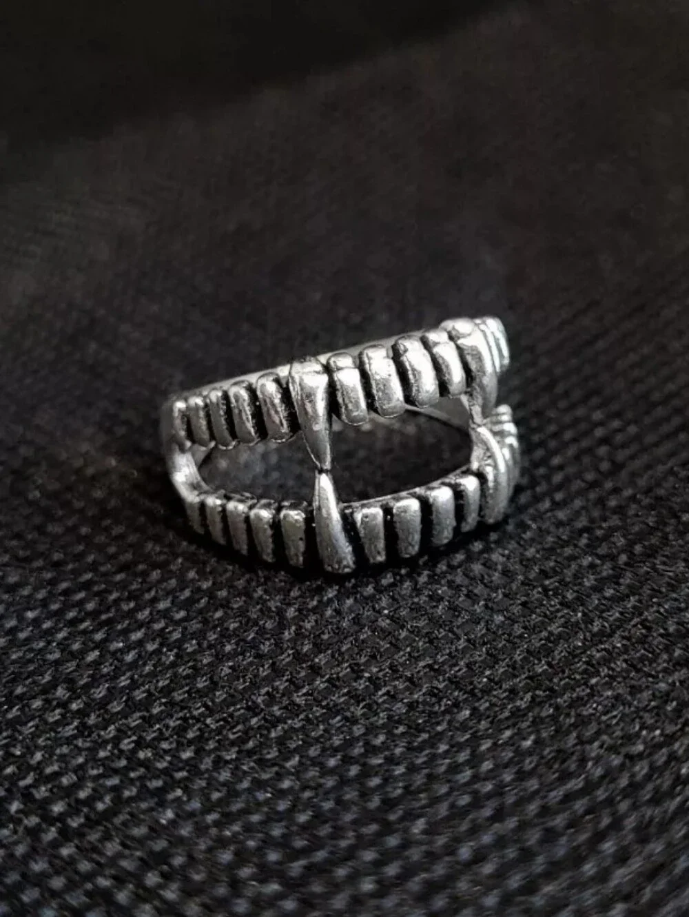 NWT Goth Punk Silver Vampire Teeth Ring Size 7 Unisex